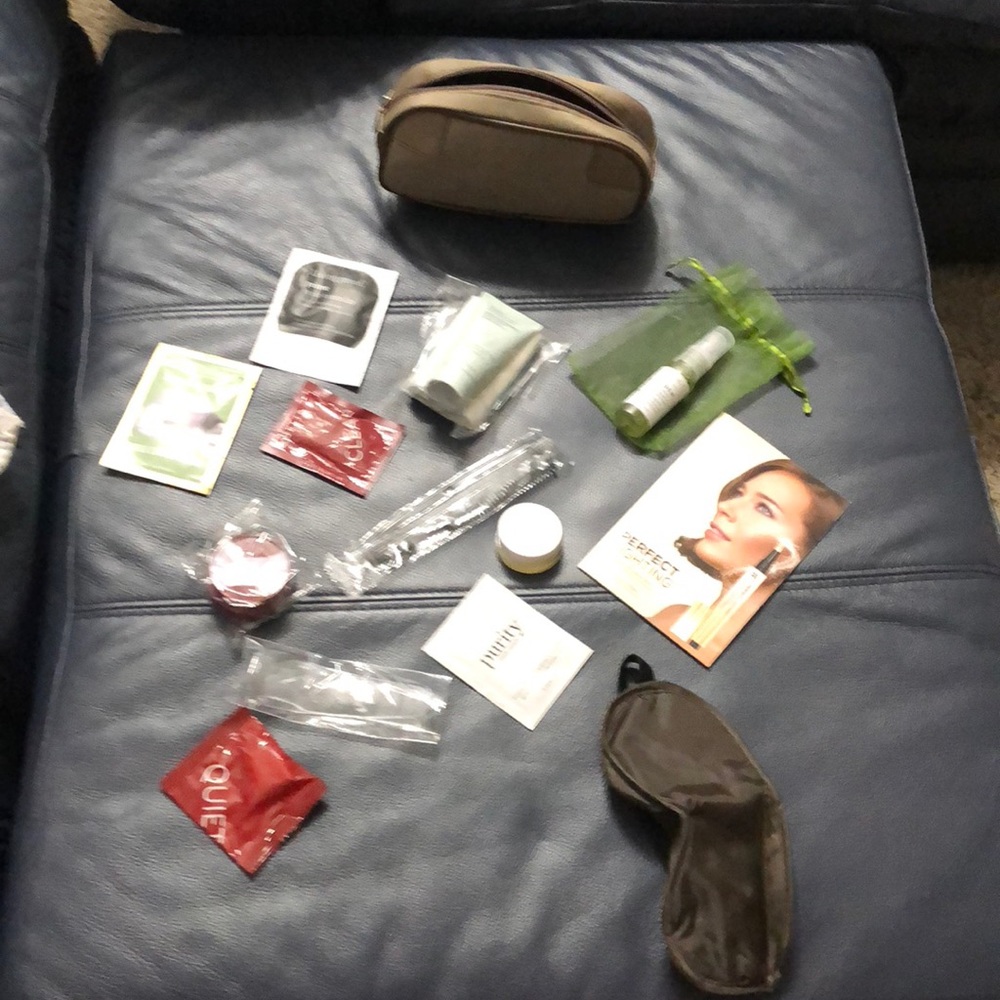 Delta Business Class Kit And Samples Gem